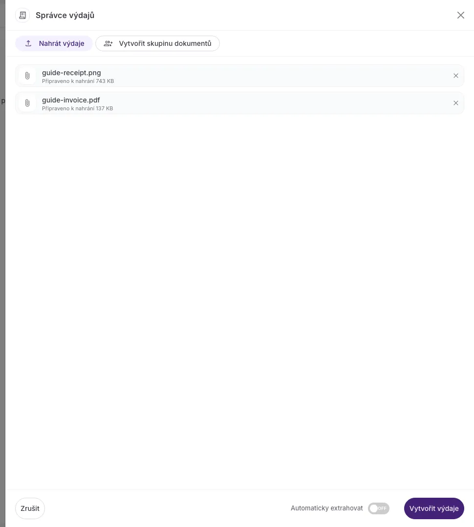 Tentýž panel s přepínačem „Automaticky extrahovat“ v poloze OFF; seznam souborů i tlačítko „Vytvořit výdaje“ zůstávají stejné.